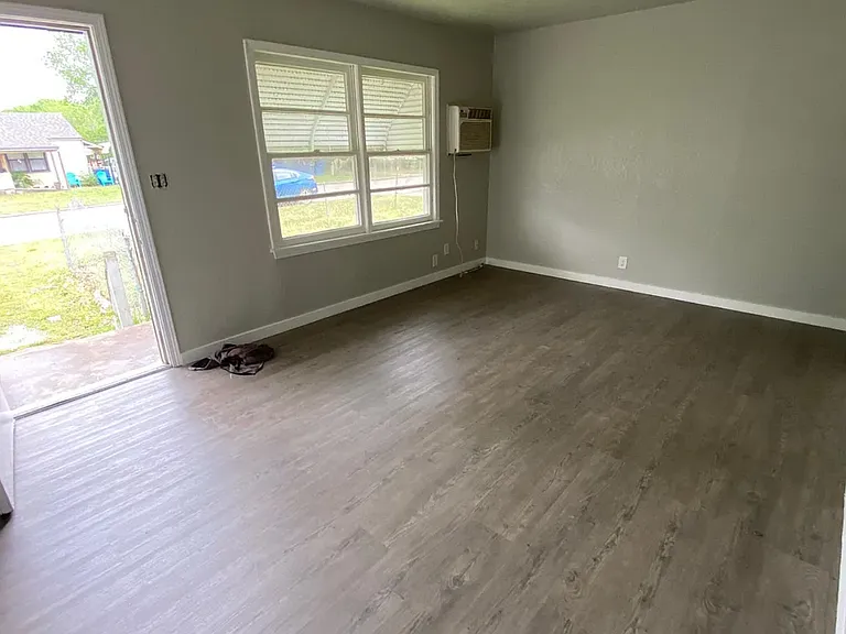 4550 S 31st West Ave — Photo 2