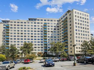 10201 Grosvenor Pl APT 1226, Rockville, MD 20852