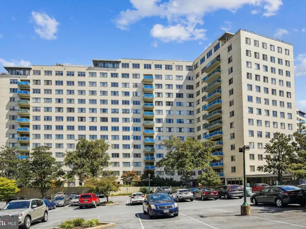 10201 Grosvenor Pl APT 1226, Rockville, MD 20852