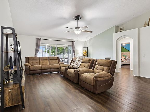 3rd image of 7973 OAK RUN CIRCLE