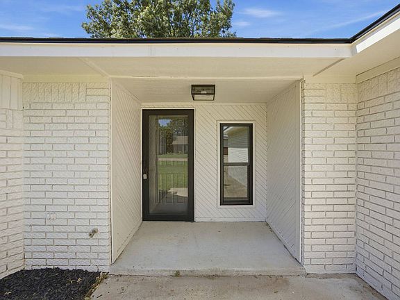 3rd image of 118 Saunier Way