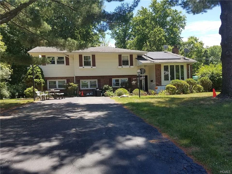1st image of 33 Fawn Hill Dr