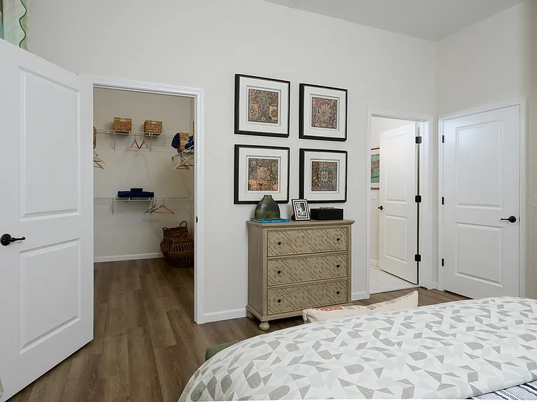 Kempton Apartments — Photo 40