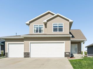 1226 1st St SE, Waverly, IA 50677