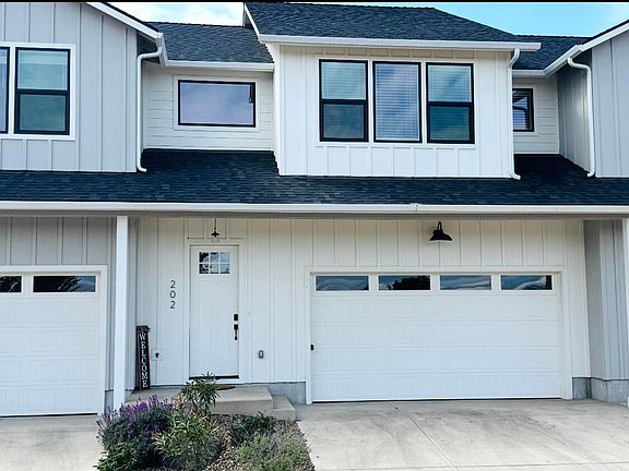 2nd image of 202 Bogey Ln