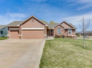 418 E Fieldstone St, Derby, KS 67037