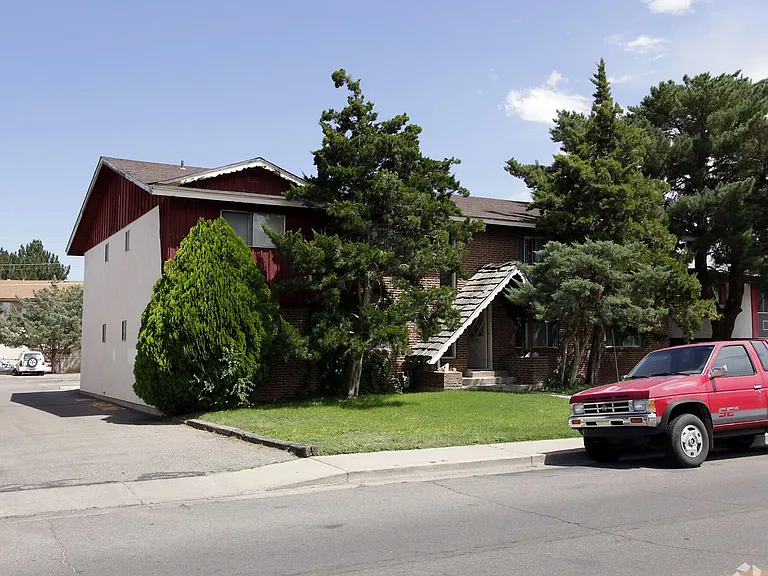 1660 Moore Ave. — Photo 15
