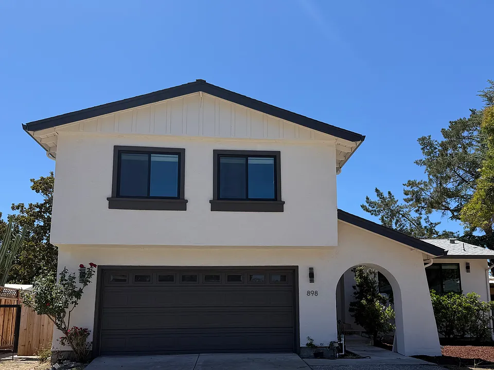 898 Pepper Tree Ct