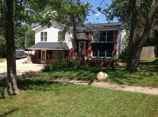8029 Gatewood Ln, Woodridge, IL 60517