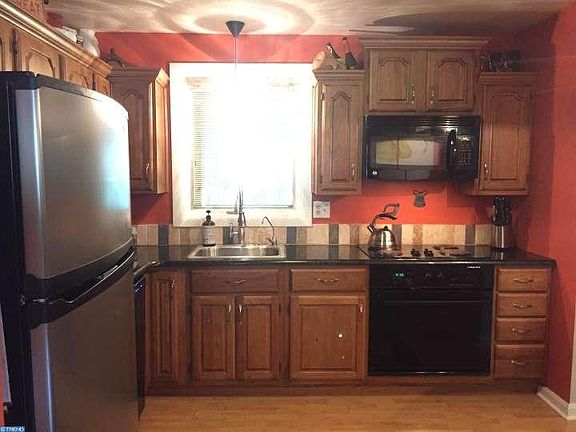 4th image of 1800 Gravers Ln