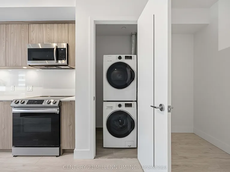 357 King St W #905 — Photo 5