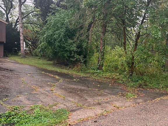 3rd image of 412 Meadow Ln