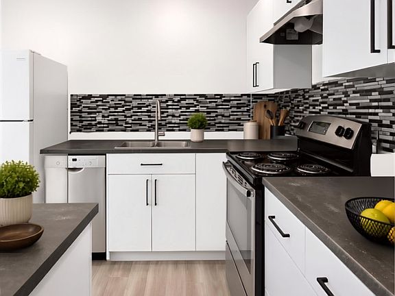 4th image of 1320 Selkirk Ave #4