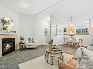 25025 SE Klahanie Blvd APT D302, Sammamish, WA