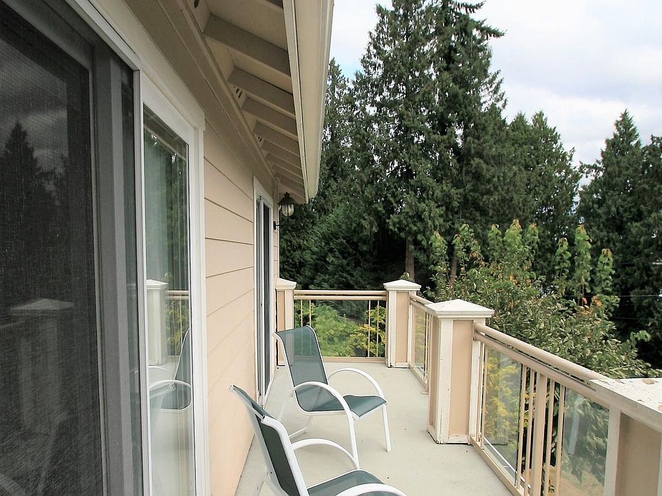 Shared deck for 2nd master bedroom, 3rd and 4th bedroom