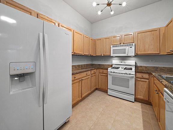 4th image of 340 W Superior St APT 811