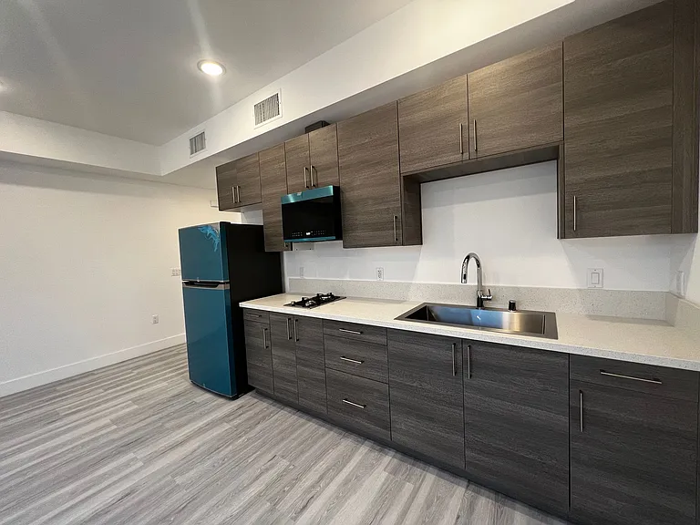 545 N Heliotrope Dr #204 — Photo 4