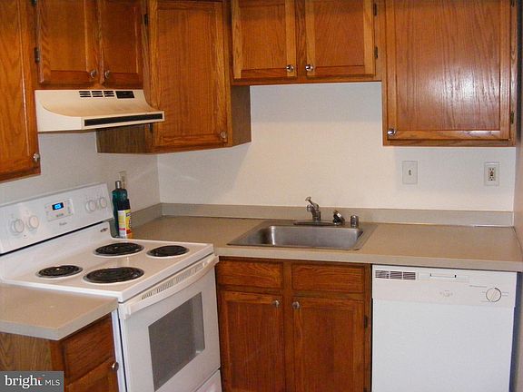 2nd image of 1000 W 8th St APT 2A