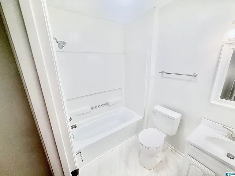 1408 Avenue D — Photo 8