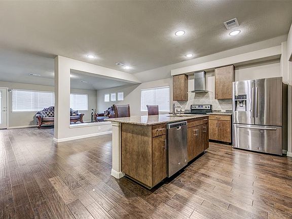 2nd image of 3212 Manzanilla Ln
