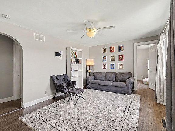 5th image of 312 Bartlett Ave