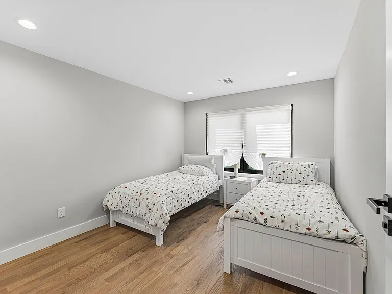 512 Knopf St — Photo 10