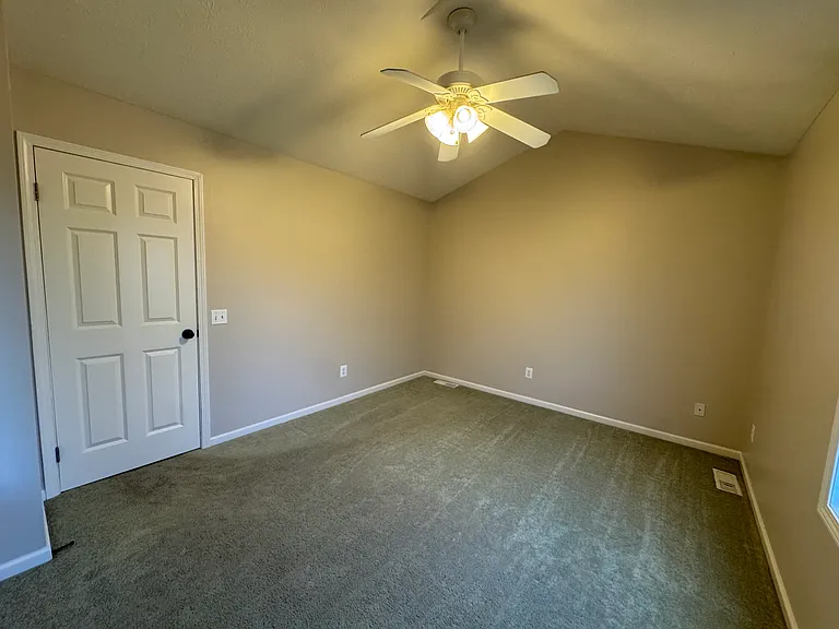 129 Broxbourne Dr — Photo 11