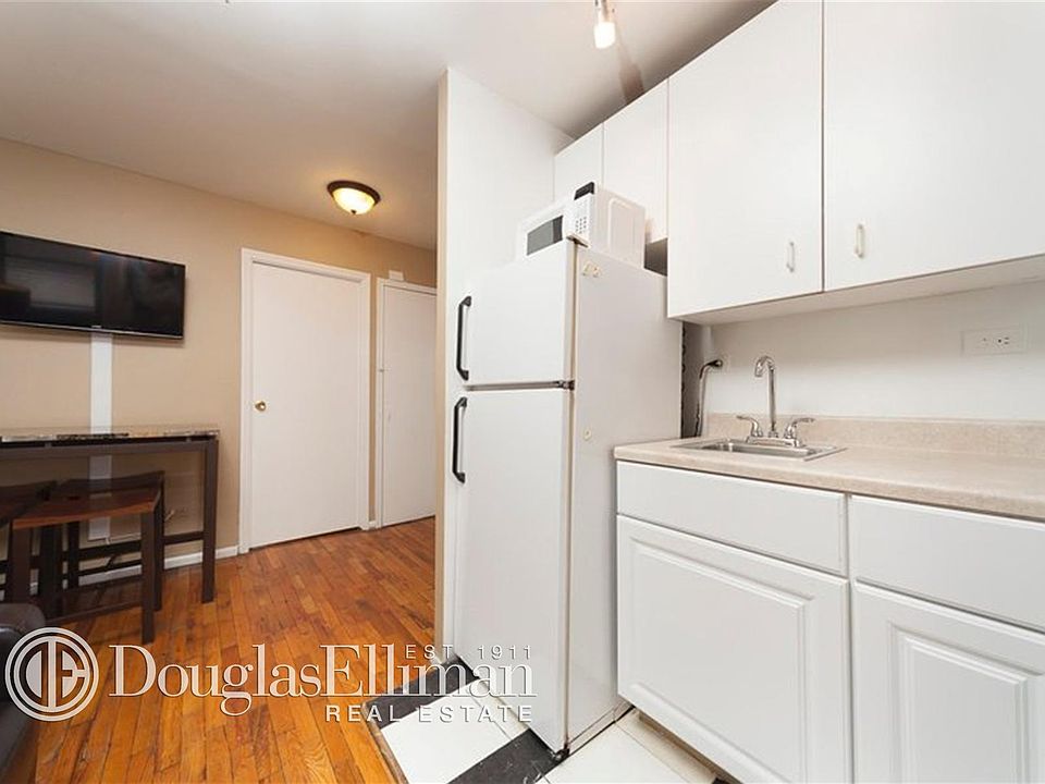 2nd image of 2130 3rd Ave Ste 2