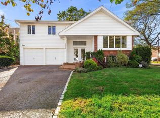 2028 Ellen Dr, Merrick, NY 11566