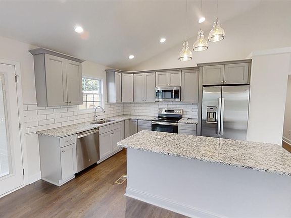 2nd image of 5094 Ike Cir