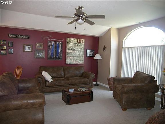 4th image of 703 NE Countryside Dr