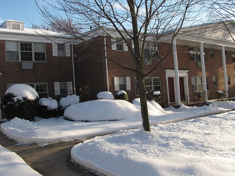 Summit Manor — Photo 10