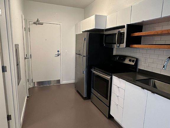 5th image of 4010 SE Division St APT 3A