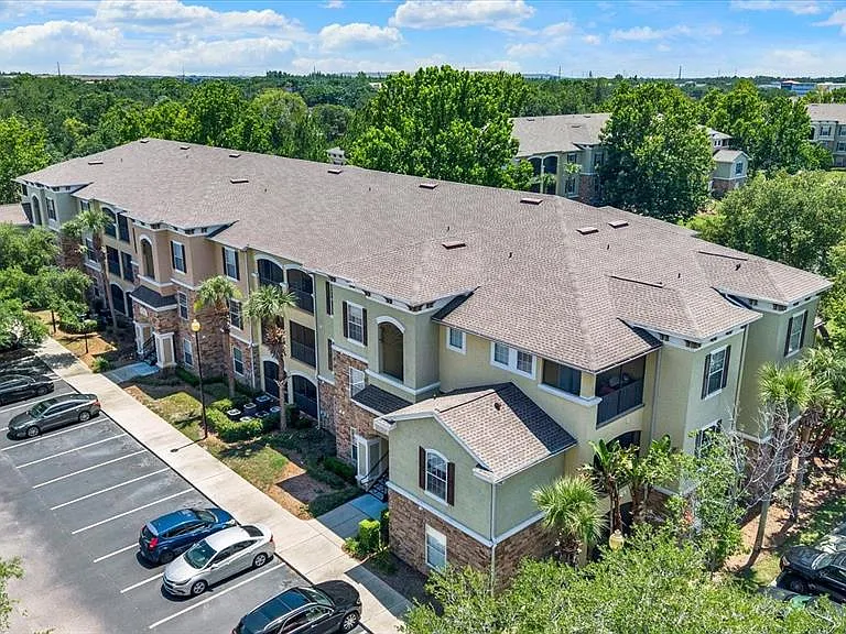 10201 Courtney Palms Blvd #304 — Photo 31