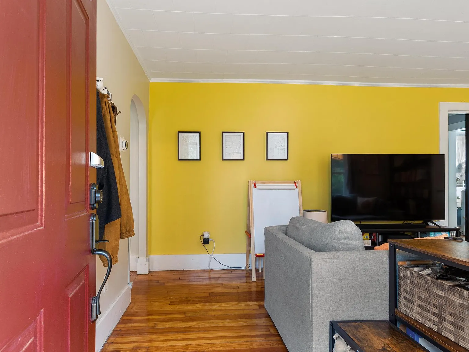 2 bed, 944 sqft, $3,000 — Photo 2