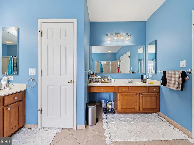 3852 Glasgow Way — Photo 24