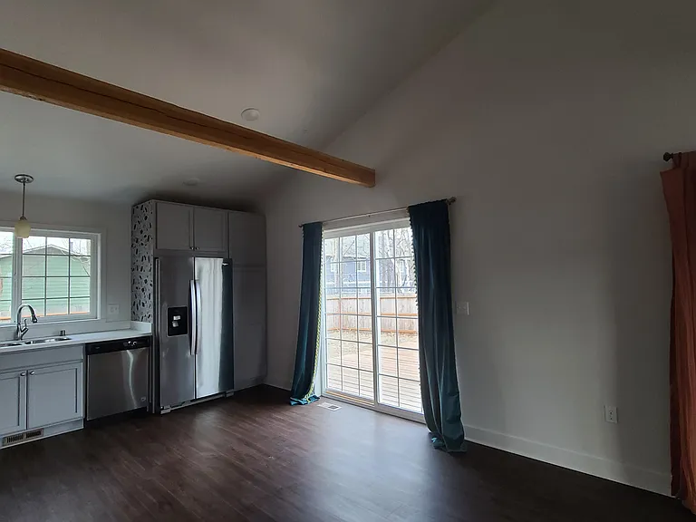 424 E Beaver Ave — Photo 3