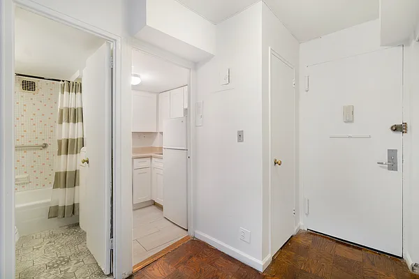 Sold by Compass | media 6