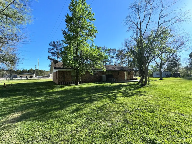 8651 US Highway 190 E — Photo 3