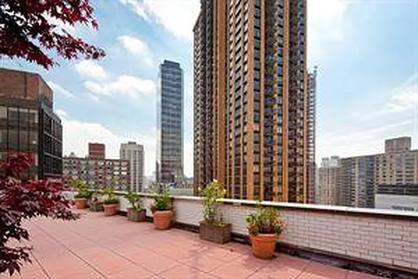 Rented by Douglas Elliman | media 19