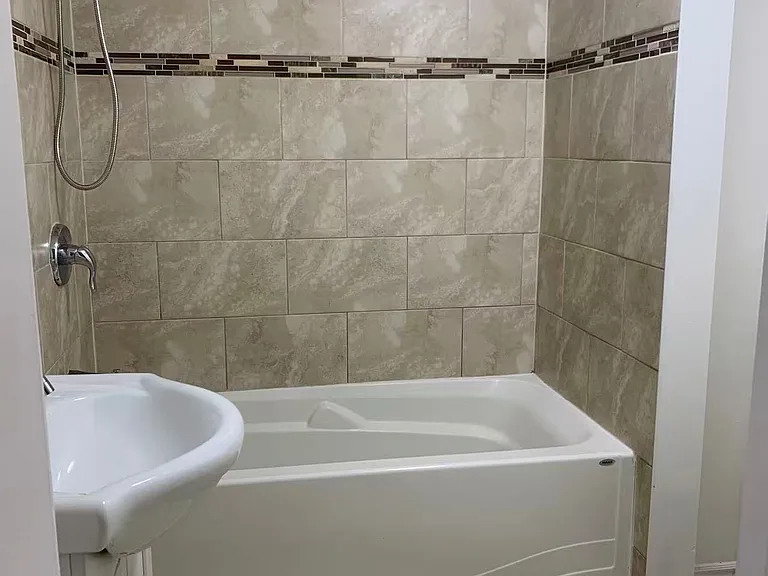 657 Thamesford Ter #LOWER — Photo 13