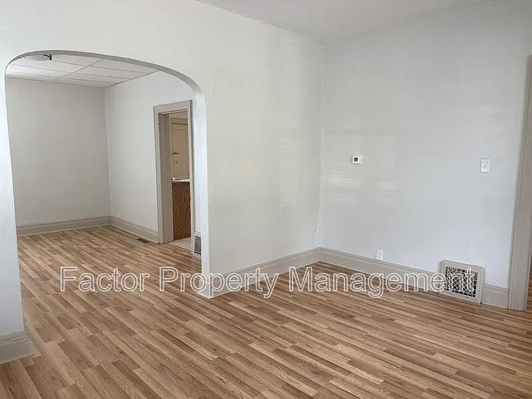 210 S 4th St — Photo 8