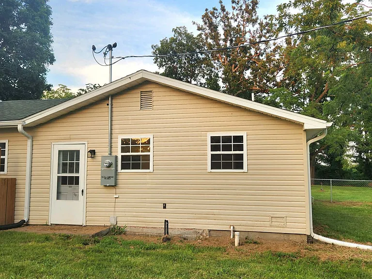 20614 Lawrence 2210 #B — Photo 3