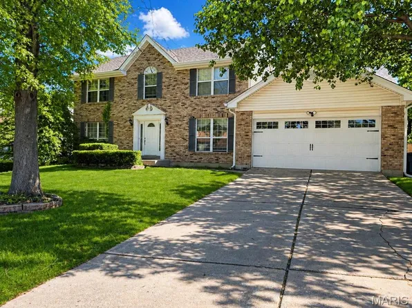 1132 Running Waters Dr, Saint Charles, MO 63304