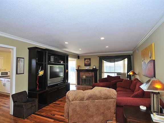 3rd image of 4823 Fell Ave