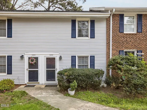 1042 Nottingham Ct, Cary, NC 27511