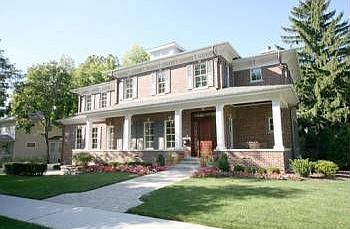 2nd image of 301 W Oak Ave