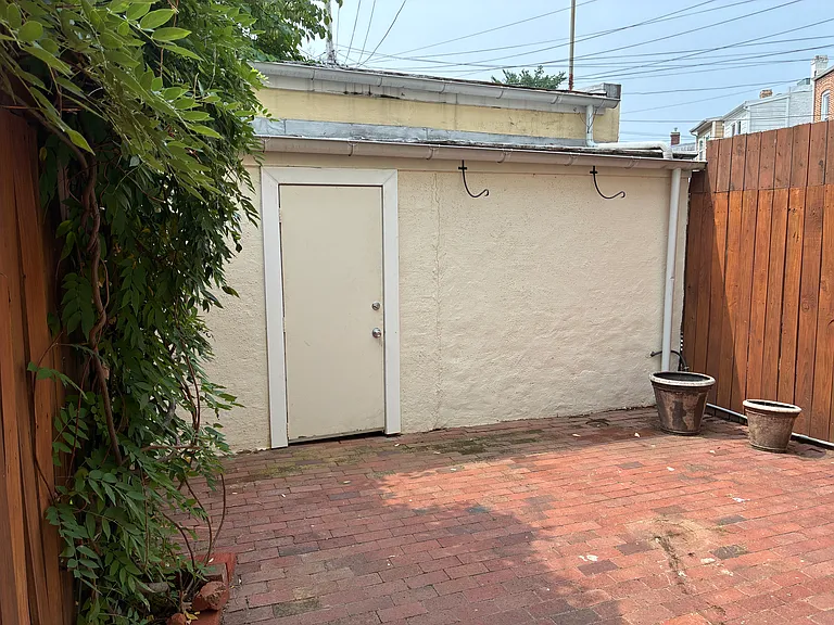 1331 C St NE — Photo 20