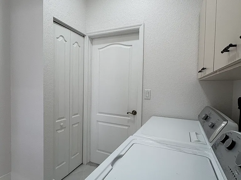 23146 Ambassador Ave — Photo 29