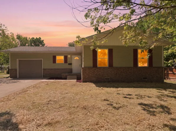 516 E Springfield Street, Aurora, MO 65605